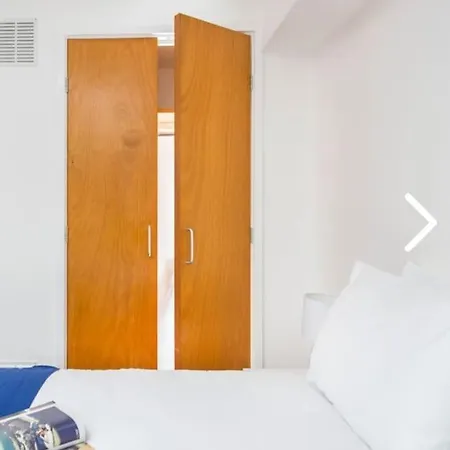 Bright, Interior, Close To The City, 2 Bedroom