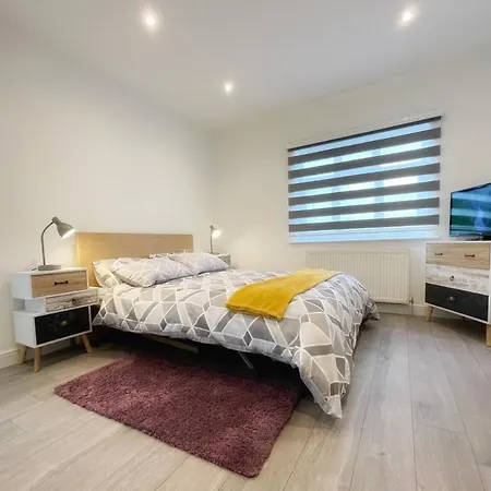 Lovely And Comfy Entire 1 Bedroom Flat - 1st Floor Appartamento