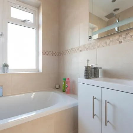 Trendy 2 Bed - A Hidden Luxury In Hayes Nr Heathrow