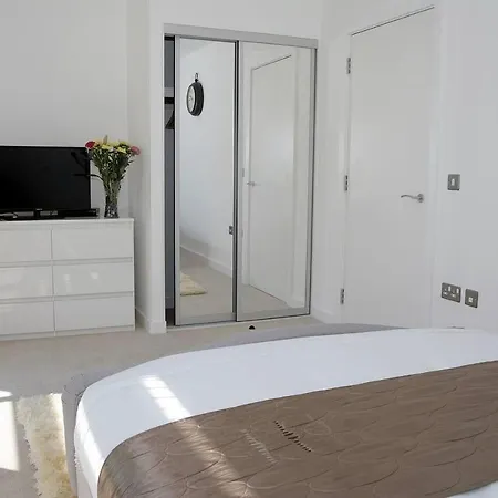 East - Sleeps 6 - Pets Allowed Holiday home