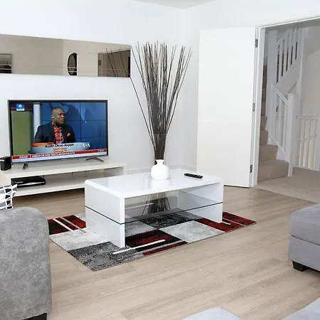 East - Sleeps 6 - Pets Allowed Holiday home *