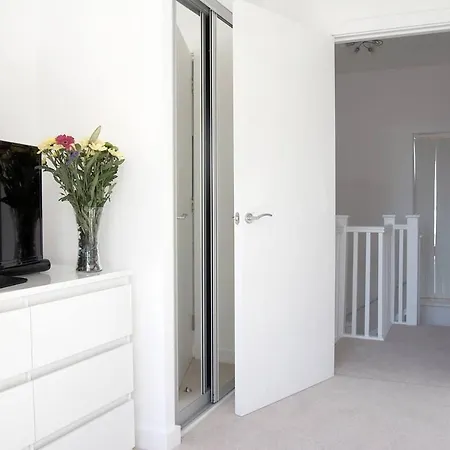 Holiday home East - Sleeps 6 - Pets Allowed *