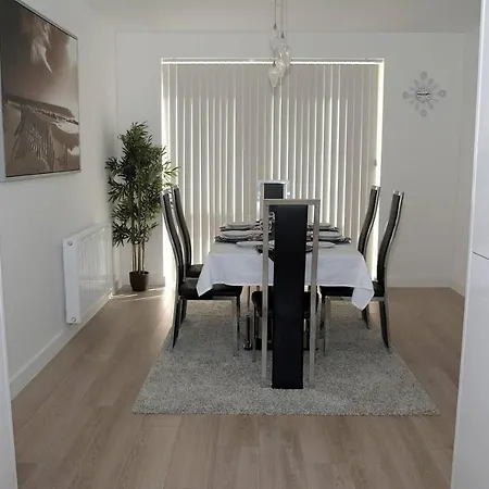 Holiday home East - Sleeps 6 - Pets Allowed London