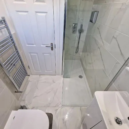 Apartment Private In London With Parking *