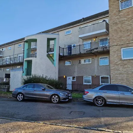Private In London With Parking Enfield