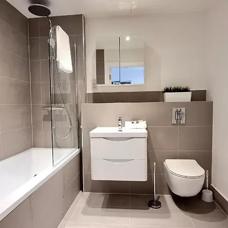 Roomspace Serviced - Kew Bridge Court Apartment London