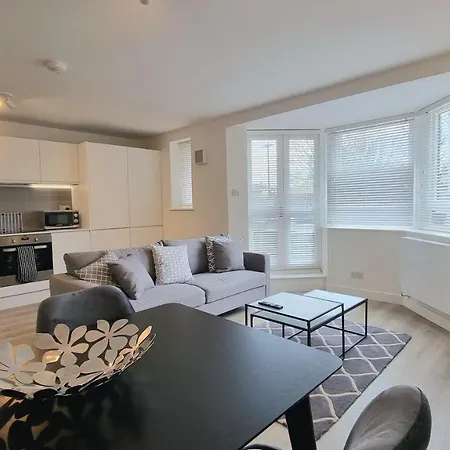 Roomspace Serviced - Kew Bridge Court Apartment London