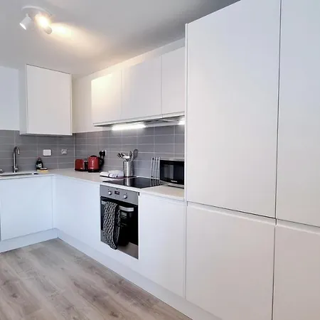 Roomspace Serviced - Kew Bridge Court Apartment