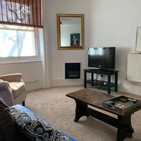 Flat Near Richmond Upon Thames Apartment *