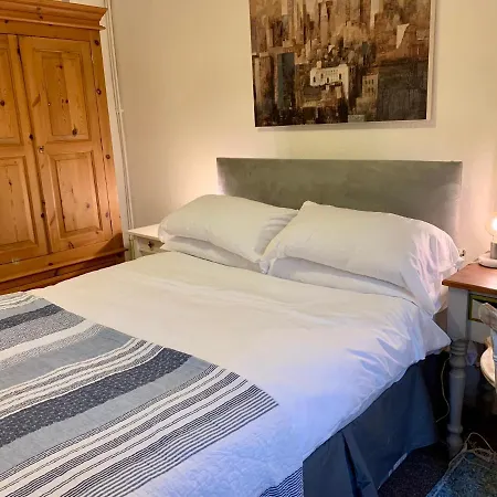 Flat Near Richmond Upon Thames Apartment