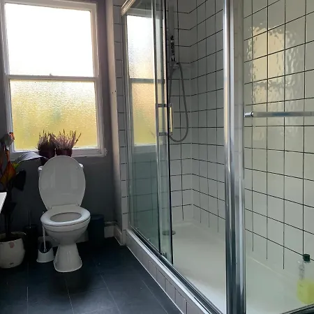 Flat Near Richmond Upon Thames Apartment *