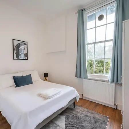 Apartment Spacious Two Bedroom By Zoo *