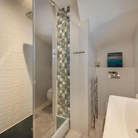 Apartment Spacious Two Bedroom By Zoo London