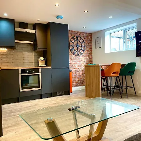 Apartment Smart/ Modern One Bedroom Flat