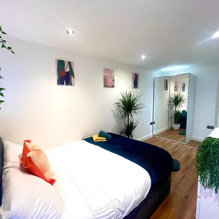 Smart/ Modern One Bedroom Flat * Purley