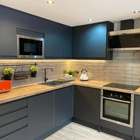 Smart/ Modern One Bedroom Flat Apartment