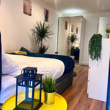 Smart/ Modern One Bedroom Flat Apartment *