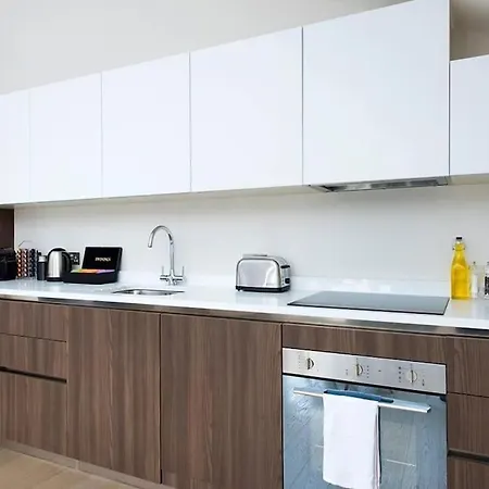 Recently Redecorated Bright And Spacious 1br Flat In West Διαμέρισμα Λονδίνο