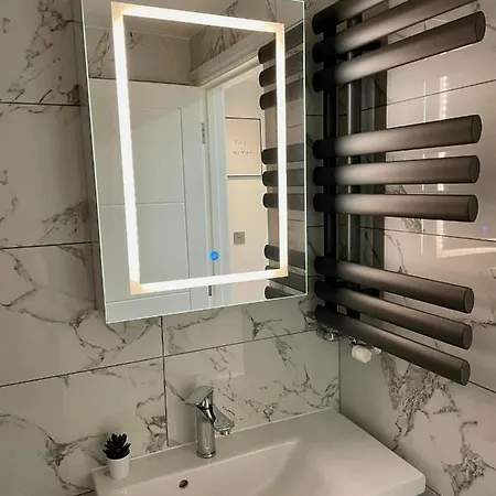 Smart/ Modern One Bedroom Flat