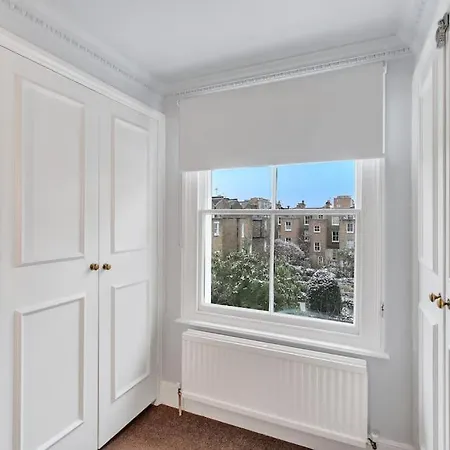 Chic One Bedroom Chelsea London