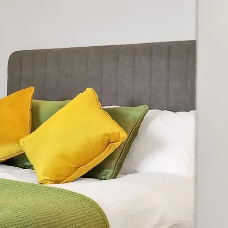 Chic One Bedroom Chelsea Apartment