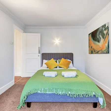 Chic One Bedroom Chelsea *