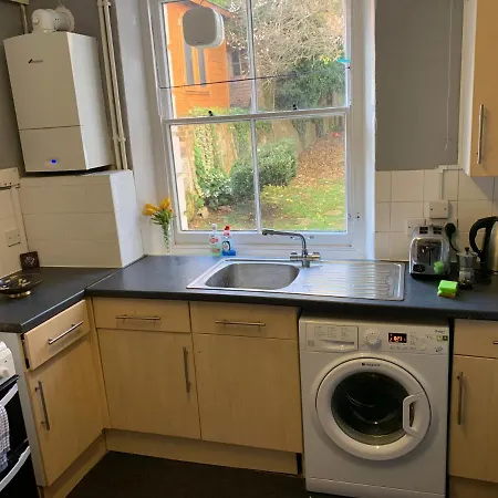 Flat Near Richmond Upon Thames *