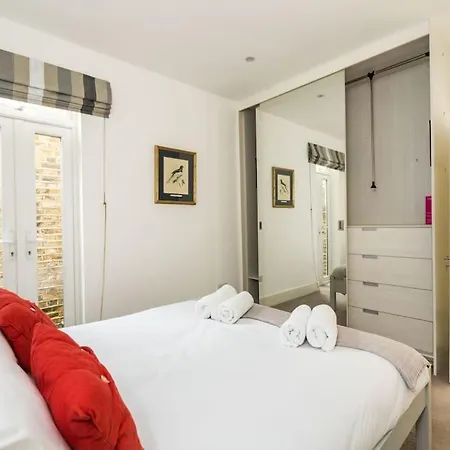 아파트 Spacious 2-bed Flat, Private Patio & Close To Park *