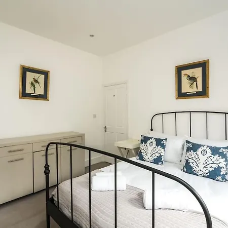 아파트 Spacious 2-bed Flat, Private Patio & Close To Park