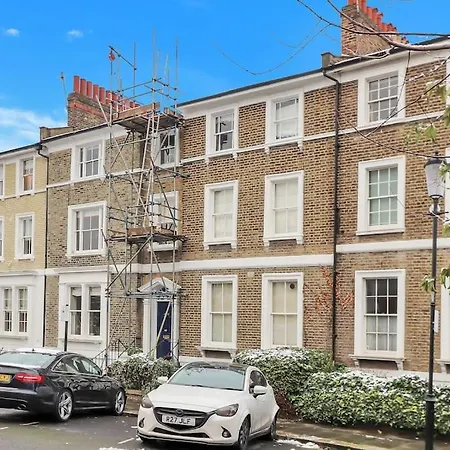 Chic One Bedroom Chelsea Apartment London