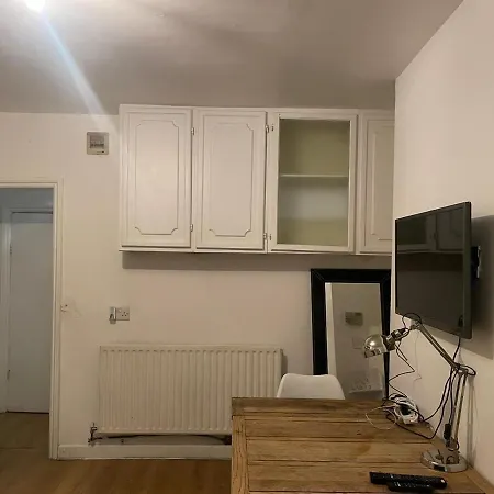 Balham, South Spacious 5, 6 Available