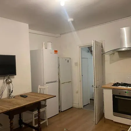 Balham, South Spacious 5, 6 Available *