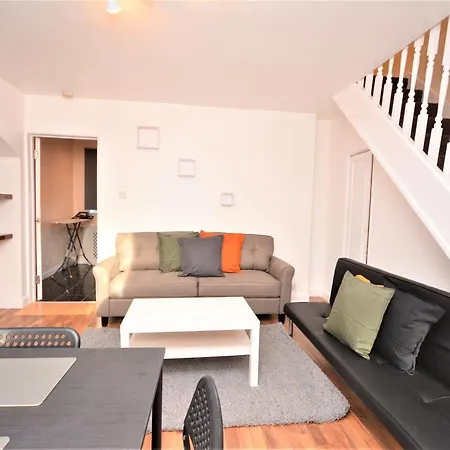 Lovely 3 Bedroom House * Dagenham
