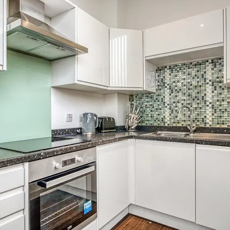 Stylish Studio By Heathrow Airport Apartment London