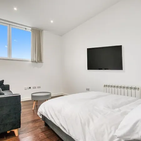 Stylish Studio By Heathrow Airport Apartment London