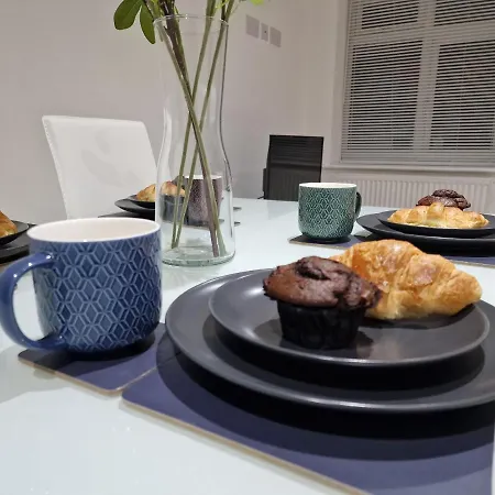 Apartamento Zdnu 2 Bedroom Reeani Uxbridge