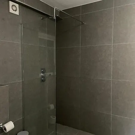 Balham, South Spacious 5, 6 Available *