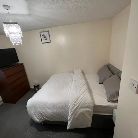 Henderson Court Homestay *