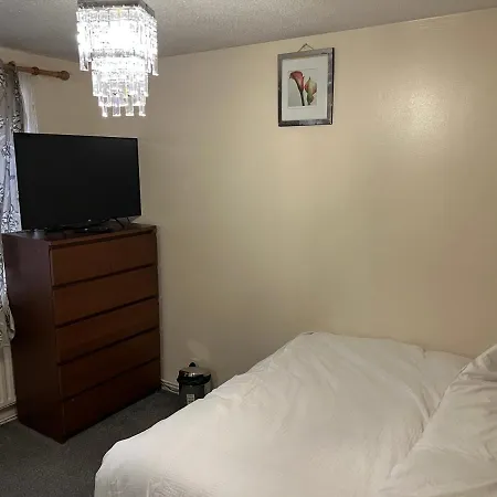 Homestay Henderson Court *
