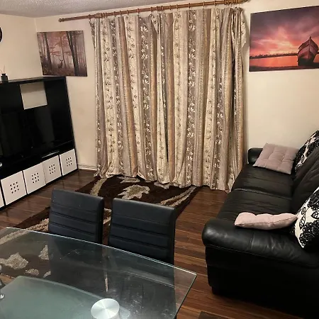 Homestay Henderson Court
