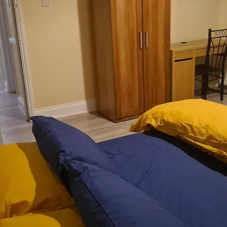 Entire 2 Bedroom Home/flat In London, Line Apartment London