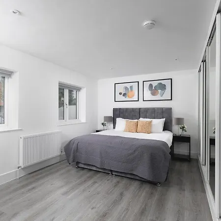 Apartment Skyvillion - London Chase With Parking & Wifi