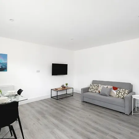 Apartment Skyvillion - London Chase With Parking & Wifi *