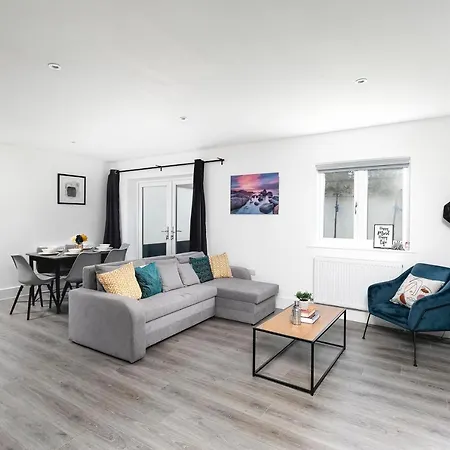 Apartment Skyvillion - London Chase With Parking & Wifi *