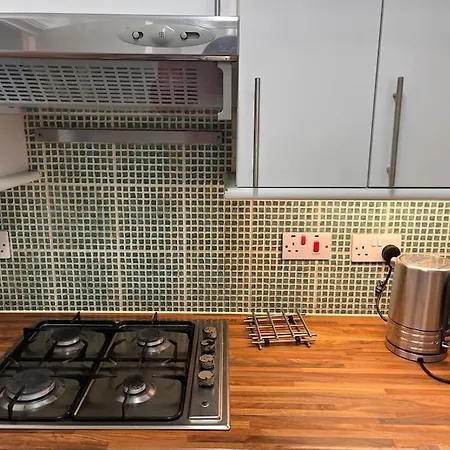 2 Bed Flat In Canning Town Appartement