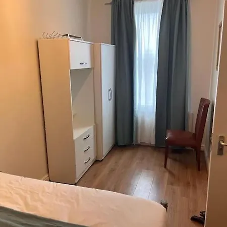 2 Bed Flat In Canning Town * Londen