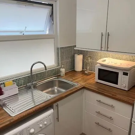 2 Bed Flat In Canning Town * Londen