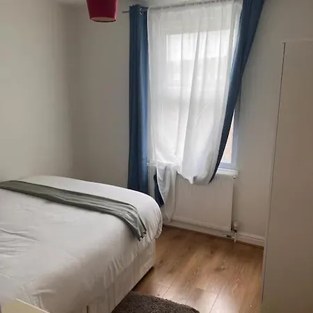 2 Bed Flat In Canning Town Appartement Londen