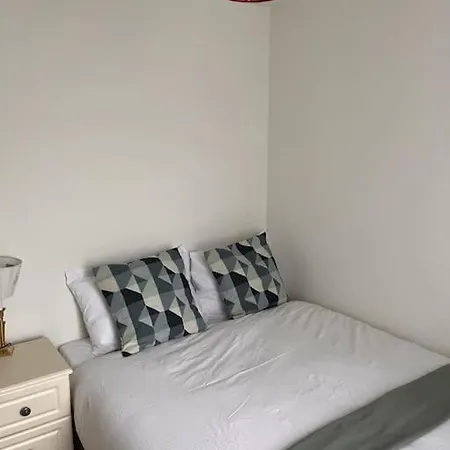 2 Bed Flat In Canning Town Appartement Londen