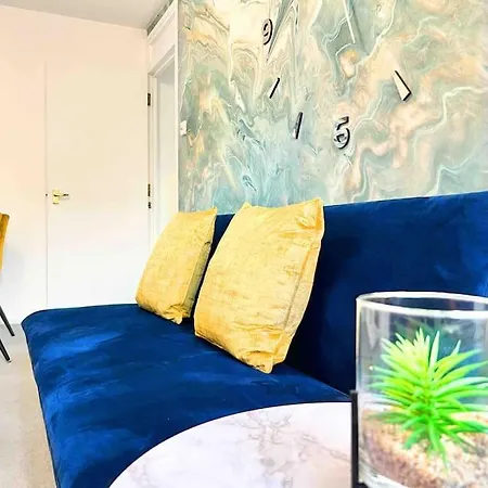 Free Parking - Business Or Relocation - Weekly Or Monthly - 4 Guests By Hofin Stays Short Lets & Serviced *